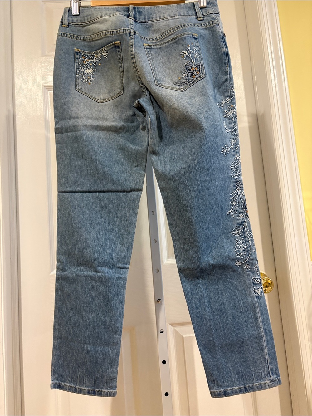 -Cute Chicos embroidered cropped ankle Jeans size 00 - Picture 2 of 6